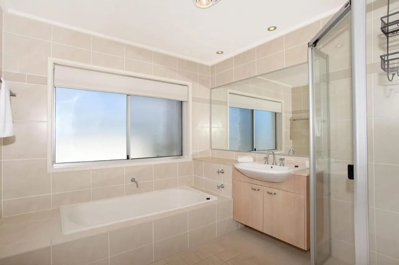 Apartment Stylish Beachside Holiday Penthouse Coolum Beach