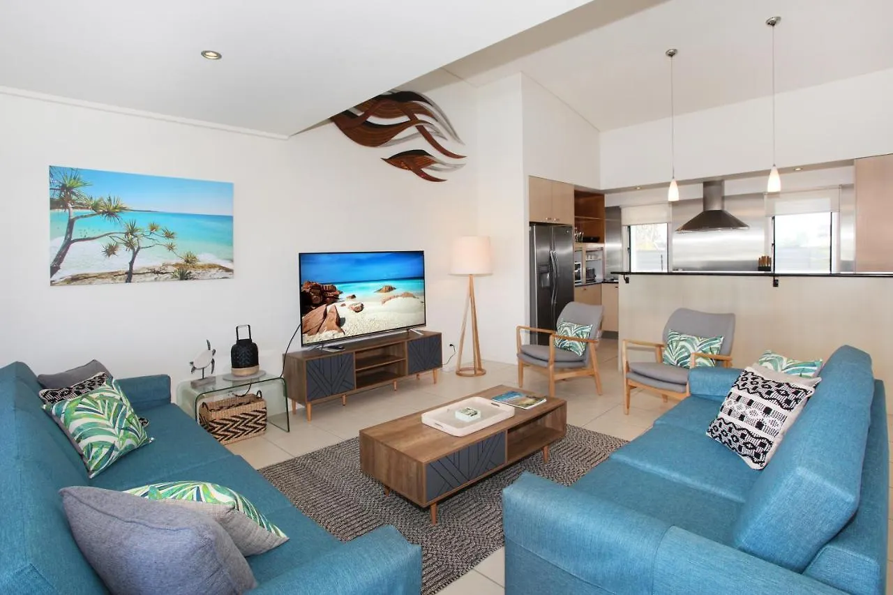 Stylish Beachside Holiday Penthouse Coolum Beach Apartman